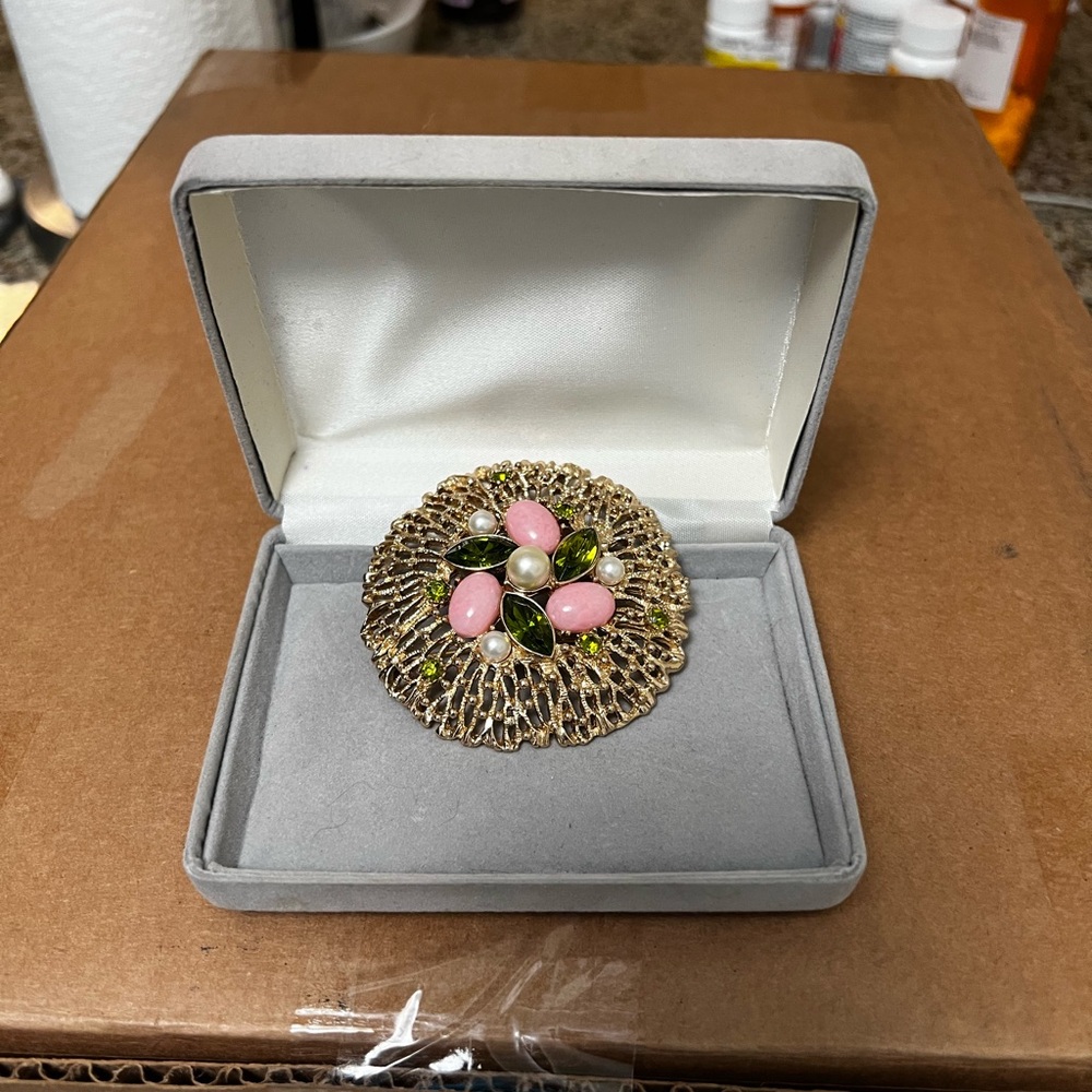 Elegant Gold and Pink Brooch with Green Accents by Sarah Coventry - Picture 12 of 12